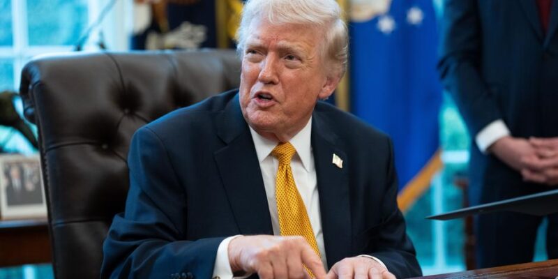 76391396 403.jpg Deutsche Welle Трамп-Буш