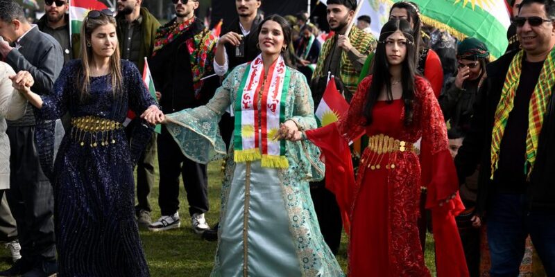 Десятки тысяч курдов съехались в Бонн на празднование Навруза 1 76468695 403.jpg Deutsche Welle курды