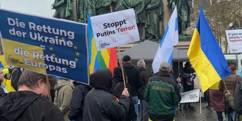 Активисты в Кельне выступили против нового пророссийского автопробега 1 76579156 403.jpg Deutsche Welle Кельн