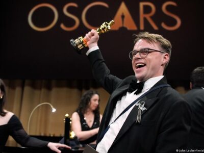 Соавтор фильма "Господин Никто против Путина" освятил свой "Оскар" в Париже 4 76585287 403.jpg Deutsche Welle "Господин никто Путин", Оскар 2026