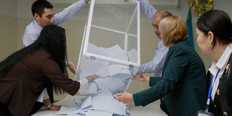 Новая конституция Казахстана, усиливающая власть президента, принята на референдуме 1 ad994360 2093 11f1 ab9b e3392057b662.jpg Новости BBC Казахстана, Конституция Казахстана