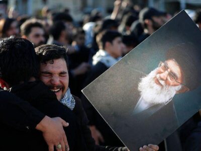 Похороны Хаменеи отложили на неопределенный срок. Иран ссылается на проблемы логистики, но, возможно, дело в заявлении Израиля 4 dd8eeb40 17d5 11f1 a08c c1f4358a7533.jpg Новости BBC Аятолла Хаменеи