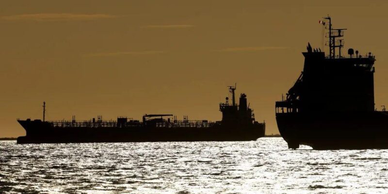 США временно сняли санции с иранской нефти. Это парадоксальное решение для воюющей с Ираном страны, считают эксперты 1 ed40a1c0 24c1 11f1 b297 95b0a0a8331e.jpg Новости BBC Минфин США