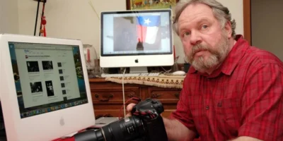 Французскому фотографу аннулировали грузинский вид на жительство, как сообщается, по «политическим» причинам 7 entre culot et discretion francis prymerski a su s imposer sur les scenes rock lui permettant de photographier des centaines d artistes photo rl 1430387947 e1774876900171 общество OC Media, вид на жительство, ВНЖ, Мегги Осдоби Кац, французский фотограф, Фрэнсис Николя Примерски, Фрэнсис Примерски