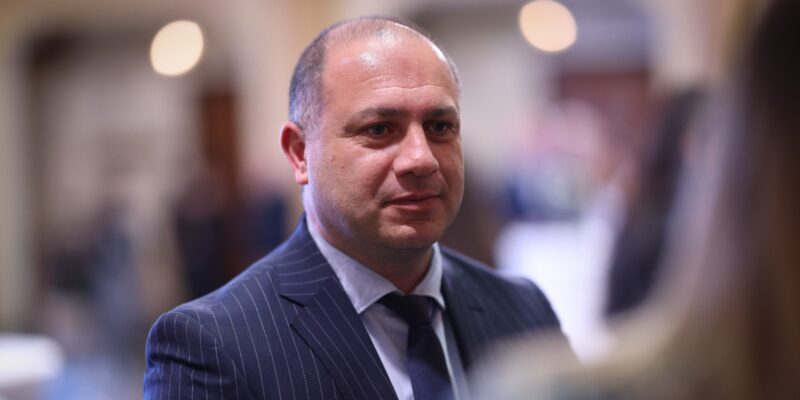 Минобразования: в 2026-2027 году поступить в I класс смогут и те дети, кому к 31 декабря исполнится 6 лет 1 mikanadze e1772523375660 новости Гиви Миканадзе, Минобразования Грузии, первый класс