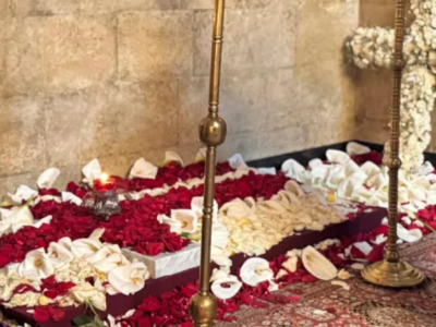 Верующие с утра приходят в храм Сиони к могиле Католикоса-Патриарха всея Грузии Илии II 2 screenshot 2026 03 23 121838 новости Католикос-Патриарх всея Грузии Илия Второй, прихожане, Сиони, собор Сиони, храм Сиони