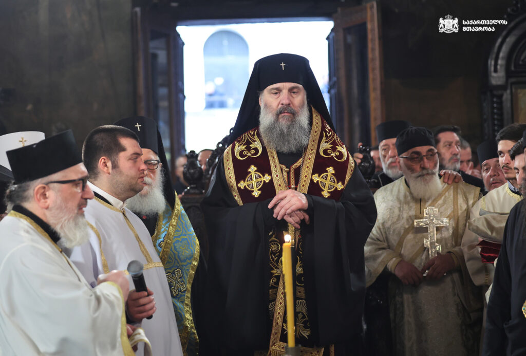 Местоблюститель Шио прибыл в собор Сиони, где погребен Патриарх всея Грузии Илиа II 1 shio shio новости местоблюститель патриаршего престола, Священный Синод, Шио Муджири