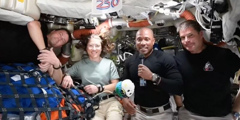 «Всё это стоит того». Экипаж «Артемиды» возвращается на Землю и провел пресс-конференцию в космосе 1 0c488ee0 33f2 11f1 9d5c 8ba507d7dbde.jpg Новости BBC Артемида-2