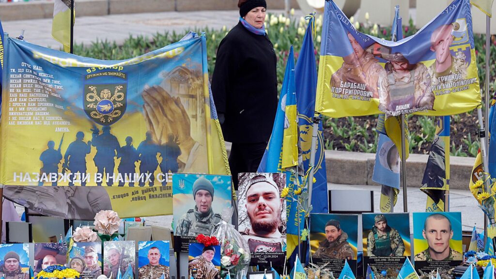 Стихийный мемориал на Майдане