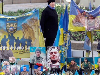 Стихийный мемориал на Майдане