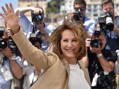 Французская актриса Натали Бай позирует 19 мая 2016 года во время фотосессии к фильму «Это всего лишь конец света» (Juste La Fin Du Monde) на 69-м Каннском кинофестивале в Каннах