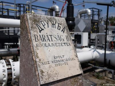 Зеленский: Нефтепровод "Дружба" сможет заработать до конца апреля 4 65753170 403.jpg Deutsche Welle Дружба, нефтепровод "Дружба"