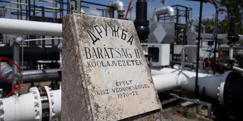 Зеленский: Нефтепровод "Дружба" сможет заработать до конца апреля 1 65753170 403.jpg Deutsche Welle Дружба, нефтепровод "Дружба"