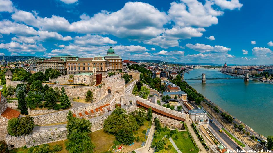 "Осторожный оптимизм". Белорусы в Венгрии - о смене правительства 1 66344296 403.jpg Deutsche Welle Белорусы