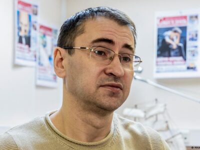 Обозревателя "Новой газеты" Олега Ролдугина задержали в Москве 4 68451545 403.jpg Deutsche Welle Новая газета