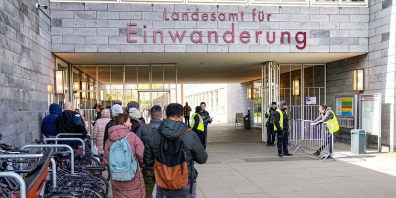 68608932 403.jpg Deutsche Welle прошения об убежище