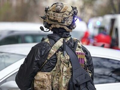 Сотрудник полиции во время нападения в Киеве