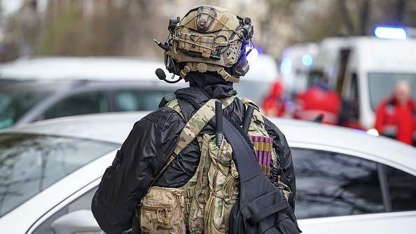 Сотрудник полиции во время нападения в Киеве