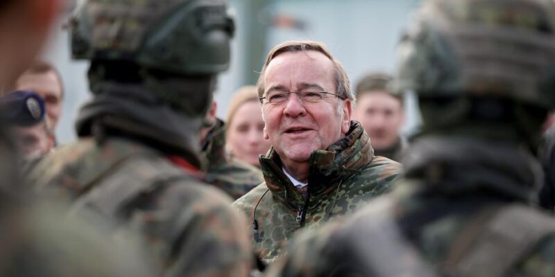 Писториус: Разрешение на длительные поездки за рубеж немцам не требуется 1 76524627 403.jpg Deutsche Welle Борис Писториус