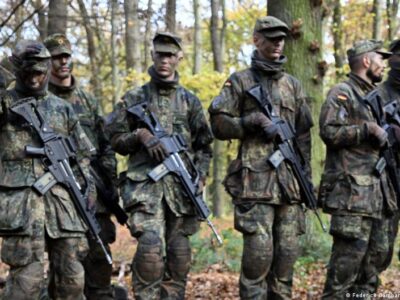 Бундесвер: мужчинам 17-45 лет не нужно согласовывать свой выезд из страны 3 76524898 403.jpg Deutsche Welle Бундесвер