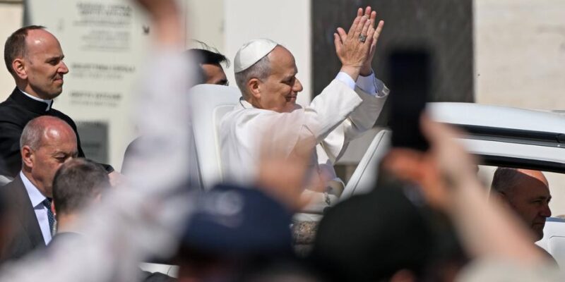 76558399 403.jpg Deutsche Welle Папа Римский Лев XIV, Трамп-Лев XIV