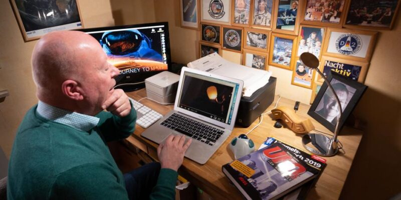 НЛО в Германии, или Как Илон Маск пугает курильщиков 1 76634007 403.jpg Deutsche Welle Илон Маск, курильщики