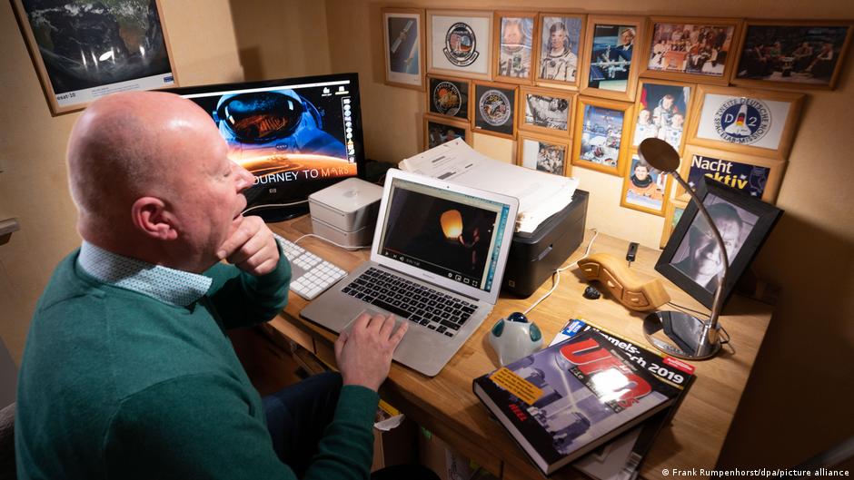 76634007 403.jpg Deutsche Welle Илон Маск, курильщики