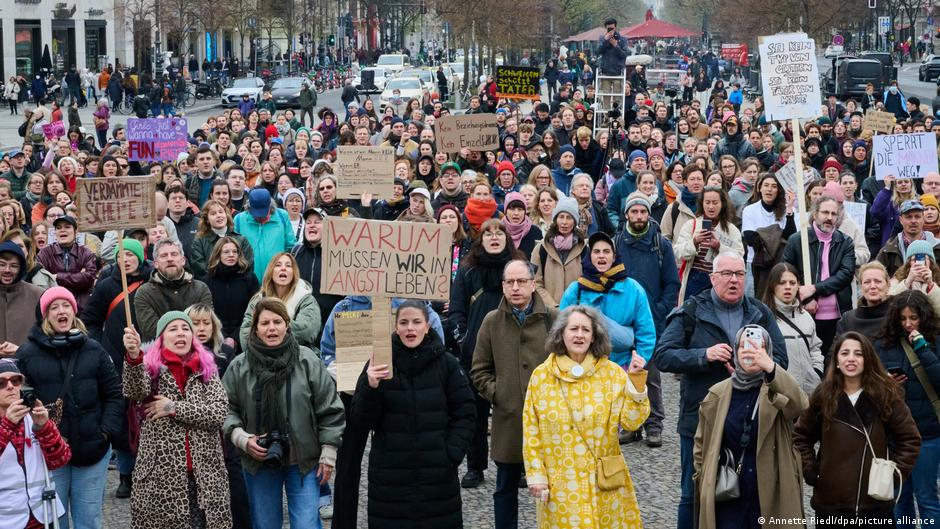 76755537 403.jpg Deutsche Welle акция протеста в Берлине