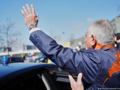 76914413 403.jpg Deutsche Welle Реза Пехлеви