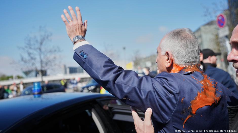 76914413 403.jpg Deutsche Welle Реза Пехлеви