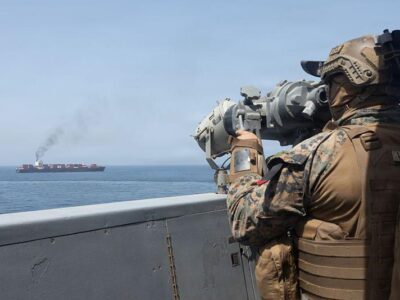 Флот США осуществляет блокаду Ормузского пролива