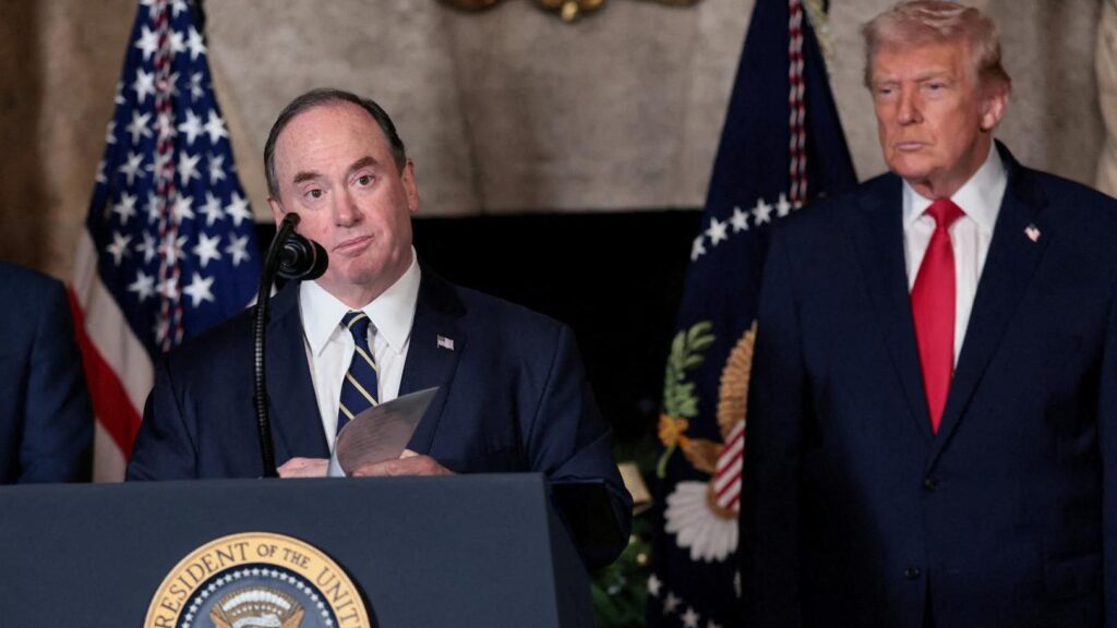 Министр военно-морских сил США Джон Фелан выступает после того, как президент Дональд Трамп объявил о создании «Золотого флота» ВМС