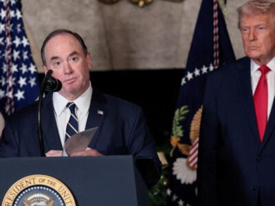 Министр военно-морских сил США Джон Фелан выступает после того, как президент Дональд Трамп объявил о создании «Золотого флота» ВМС