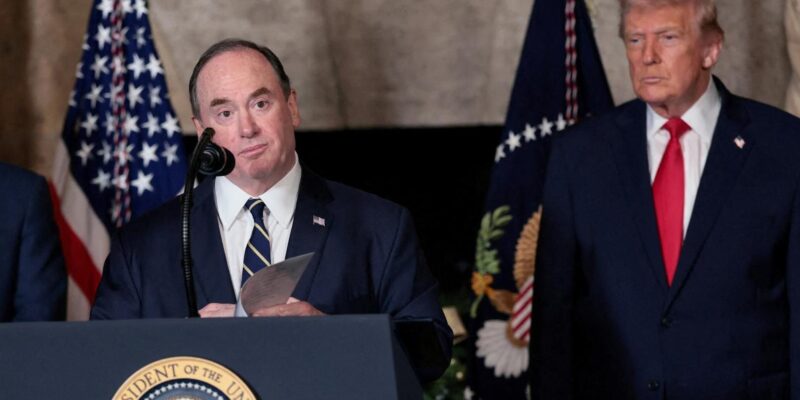 Министр военно-морских сил США Джон Фелан выступает после того, как президент Дональд Трамп объявил о создании «Золотого флота» ВМС