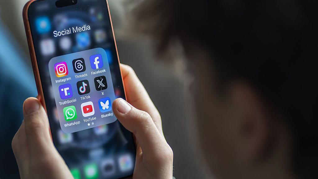 Исследование: запрет на соцсети для подростков в Австралии мало что изменил 1 a9990b10 3740 11f1 b669 c509fb2e8e1e.jpg Новости BBC Австралия, исследование