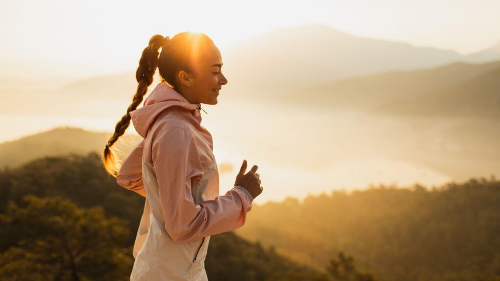 Девушка на утренней пробежке