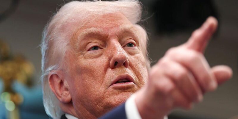 Трамп грозит Ирану «каменным веком» в случае отказа открыть Ормузский пролив 1 b2c705b0 31e7 11f1 8794 099b3bc3f94e.jpg Новости BBC война в Иране