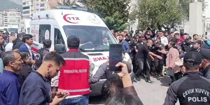 В результате стрельбы в турецкой школе погибли девять человек, восемь из них — дети 1 de38d570 38c7 11f1 9d5c 8ba507d7dbde.jpg BBC News Русская служба стрельба в школе