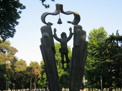 Премьер: сохранение национальной самобытности и сегодня требует больших усилий 6 dedaenis bagi 1513862974 e1776151544611 SOVA-блог Деда Эна, день родного языка в Грузии, Ираклий Кобахидзе, премьер Грузии