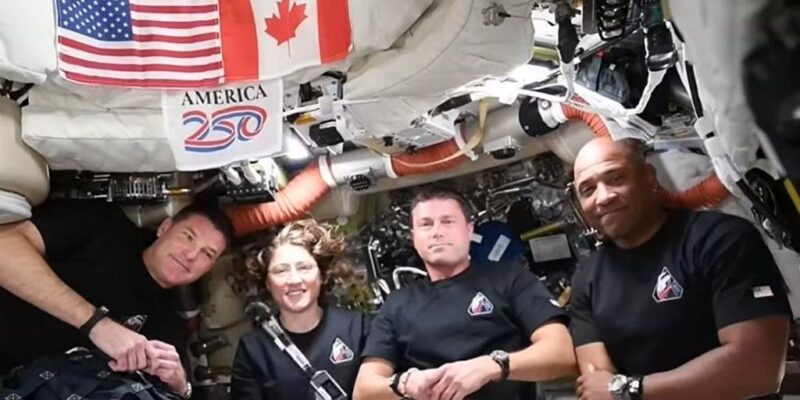 Экипаж миссии «Артемида-2» восстановил связь после облета Луны и взял курс на Землю 1 df74acc0 3264 11f1 bdf9 bf5479a63eec.jpg Новости BBC Артемида-2