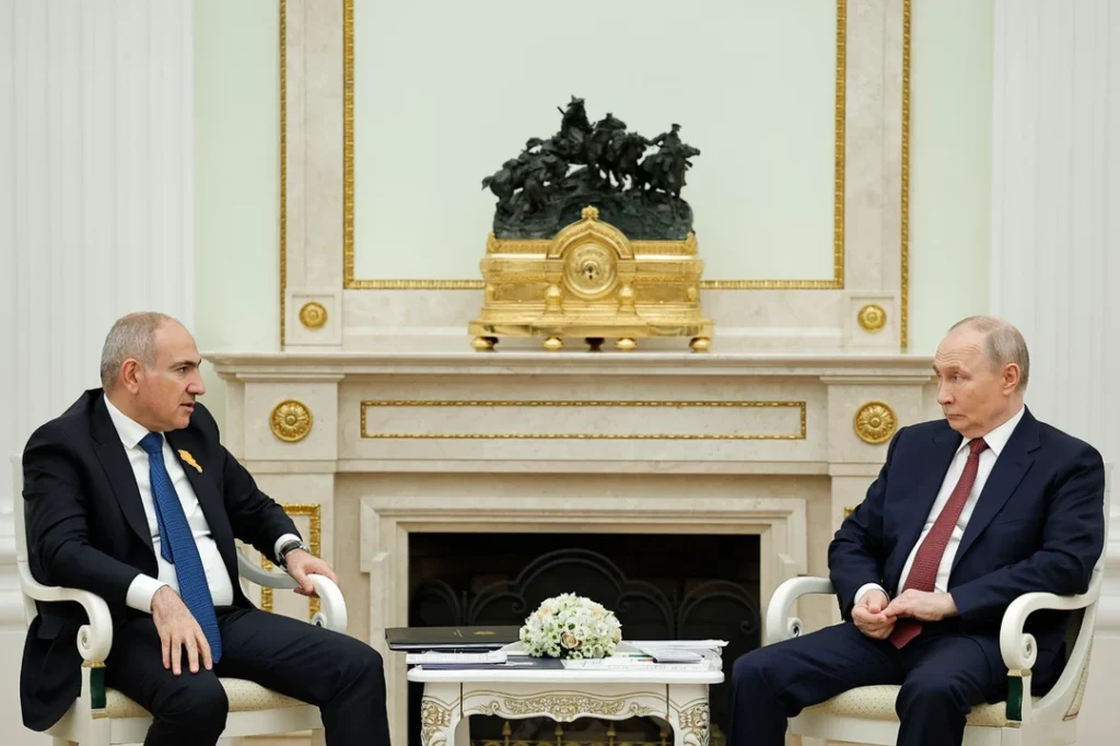 Ереван грозится выйти из возглавляемых РФ объединений на фоне конфликта с Москвой 1 nikol pashinyan and vladimir putin новости OC Media, армения-ес, Армения-Россия, Пашинян-Путин