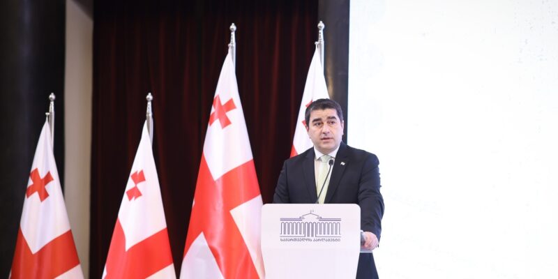 papuashvili stoit flagi News