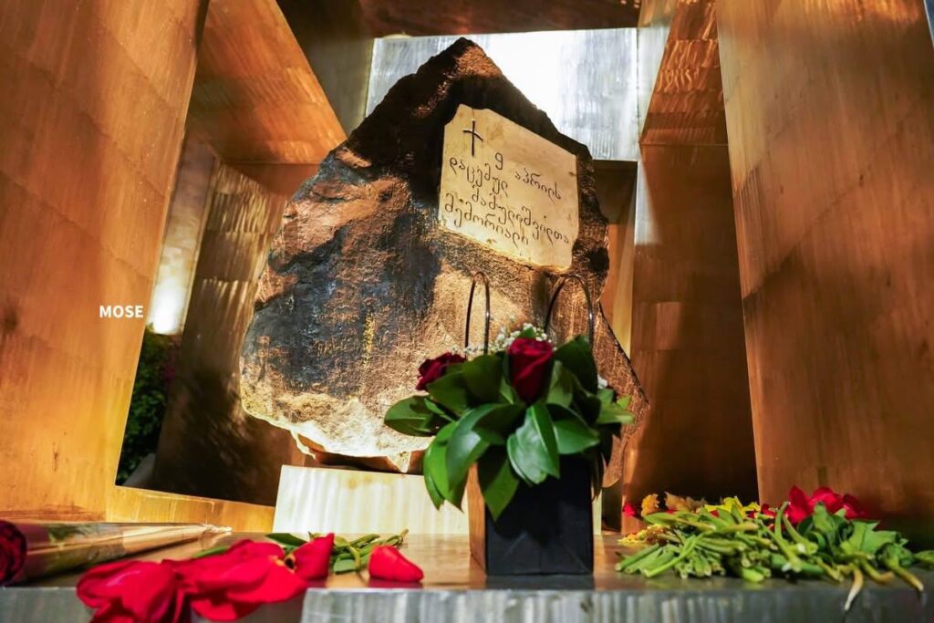 У парламента - акция в честь 9 апреля: "Борьба за свободу продолжается!" 3 photo 2026 04 08 22 39 04 новости 9 апреля, 9 апреля 1989 года, акция в Тбилиси, проспект Руставели