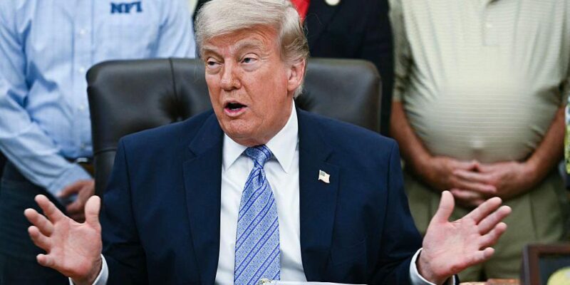 Трамп заявил, что соглашение с Ираном почти достигнуто и включает открытие Ормузского пролива 1 Президент США Дональд Трамп выступает во время пресс-конференции с главой Агентства по охране окружающей среды (EPA) Ли Зельдином в Овальном кабинете Белого дома в Вашингтоне, округ Колумбия, 21 мая 2026 года.