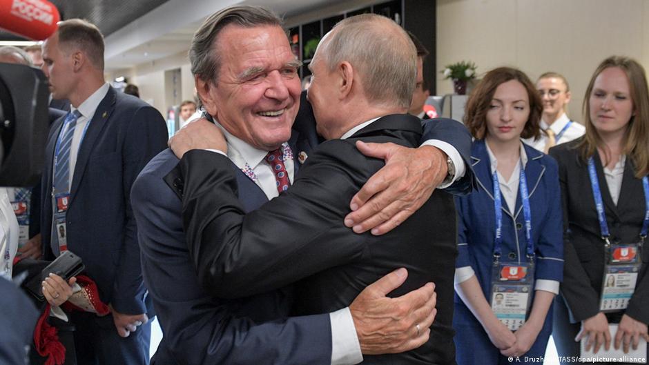 54829694 403.jpg Deutsche Welle Путин-Шрёдер