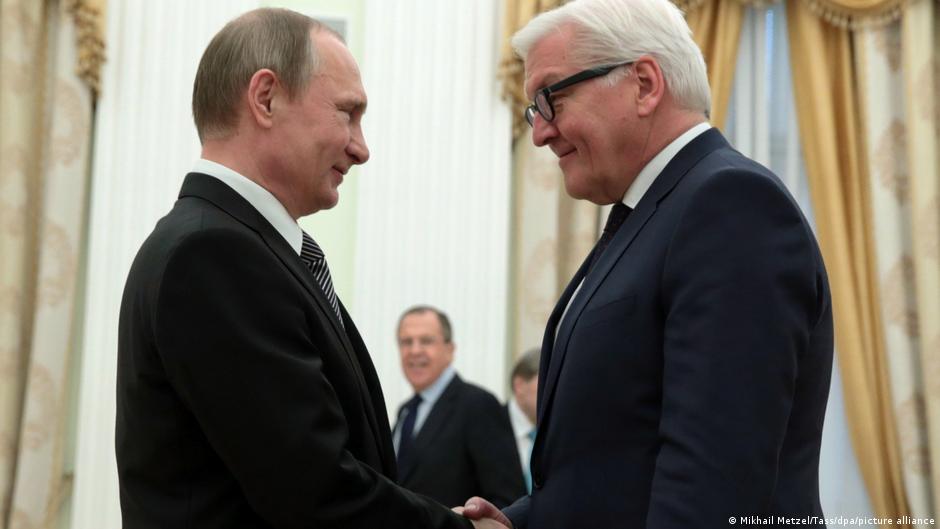 Der Spiegel: В Берлине обсуждают дуэт Шрёдера-Штайнмайера для переговоров с РФ 1 61370207 403.jpg Deutsche Welle Герхард Шредер, Путин-Шрёдер, Шрёдер-Штайнмайер