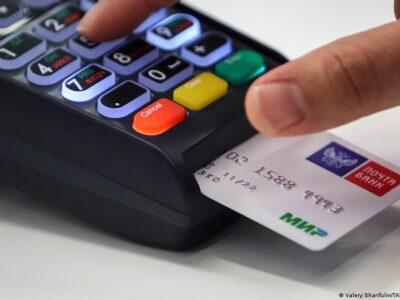 Откладывать, а не тратить. Россияне перешли в режим экономии 7 62653705 403.jpg Deutsche Welle Deutsche Welle