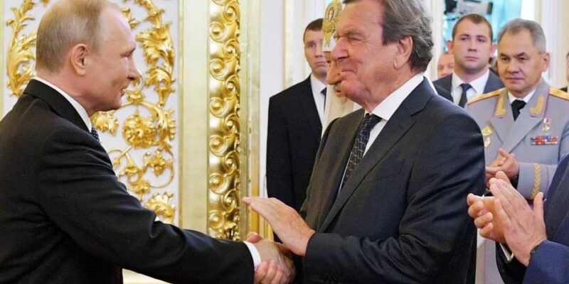 Берлин не поддержал идею Путина о посредничестве Шрёдера в переговорах с Киевом 1 62701980 403.jpg Deutsche Welle Путин-Шрёдер