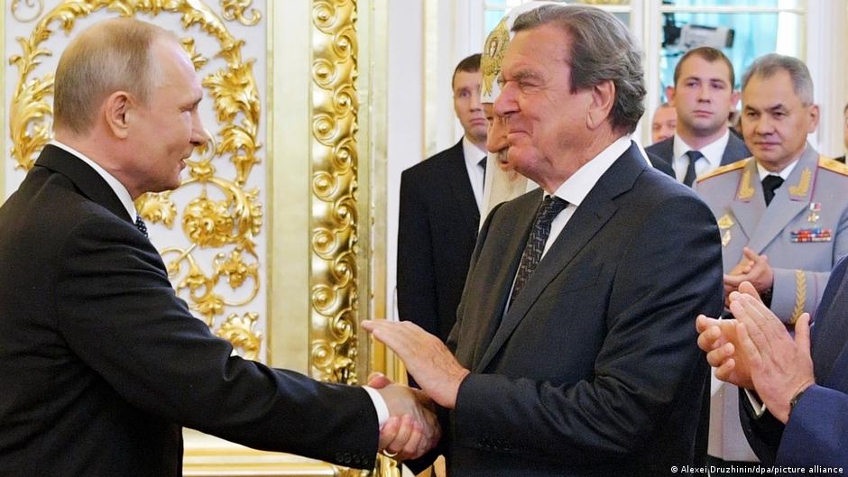 Берлин не поддержал идею Путина о посредничестве Шрёдера в переговорах с Киевом 1 62701980 403.jpg Deutsche Welle Путин-Шрёдер