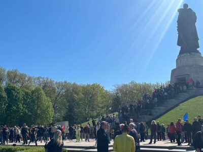 Берлинcкие депутаты предложили дополнить надписи на советских мемориалах 7 65567586 403.jpg Deutsche Welle Мемориал, Трептов-парк